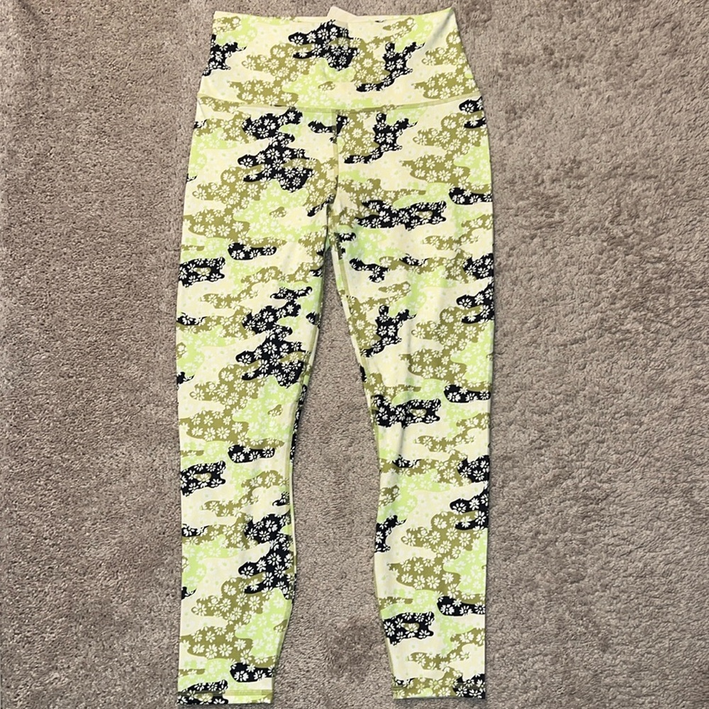 Size medium, pureLuxe Fabletics leggings new with tags